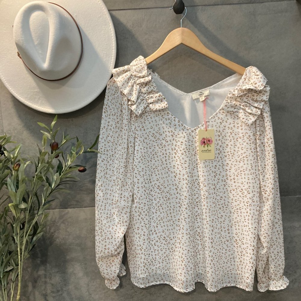 Absolutely gorgeous blouse with stunning ruffled detail